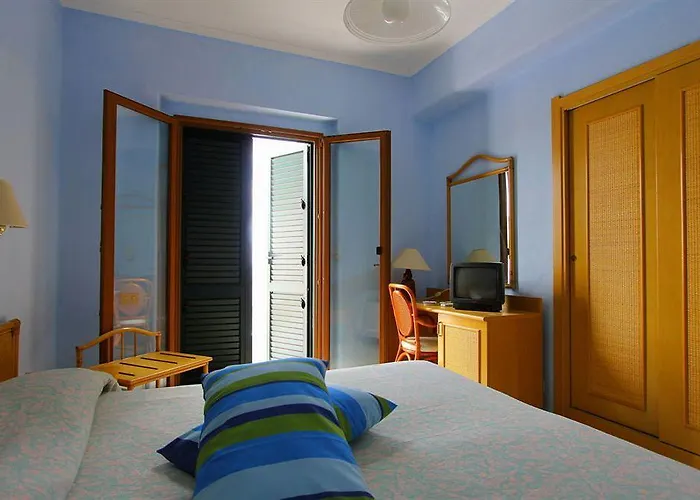 Torre Sant'angelo 3* Форио